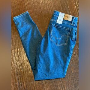 LEVIS NWT Totally Shaping Skinny Jeans Size 10L